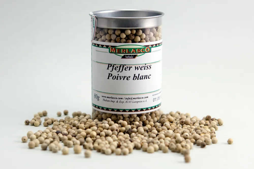 Pfeffer weiss ganz (Piper nigrum)